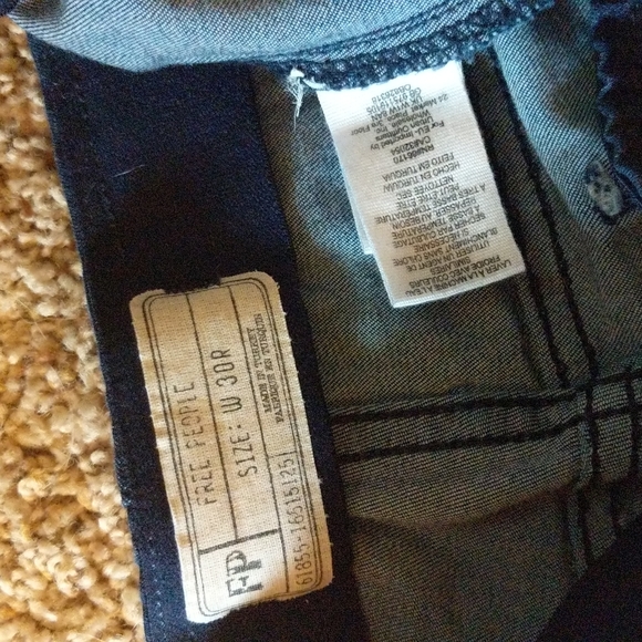 Free People Super flare jeans dark wash size 30R Urban Outfitters stretch waist - Picture 3 of 4